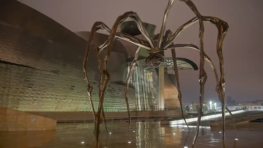 Mamá, la araña gigante de Louise Bourgeois, junto al Museo Guggenheim Bilbao
